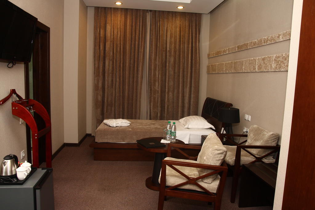 Grand M Hotel Navoi Habitación foto