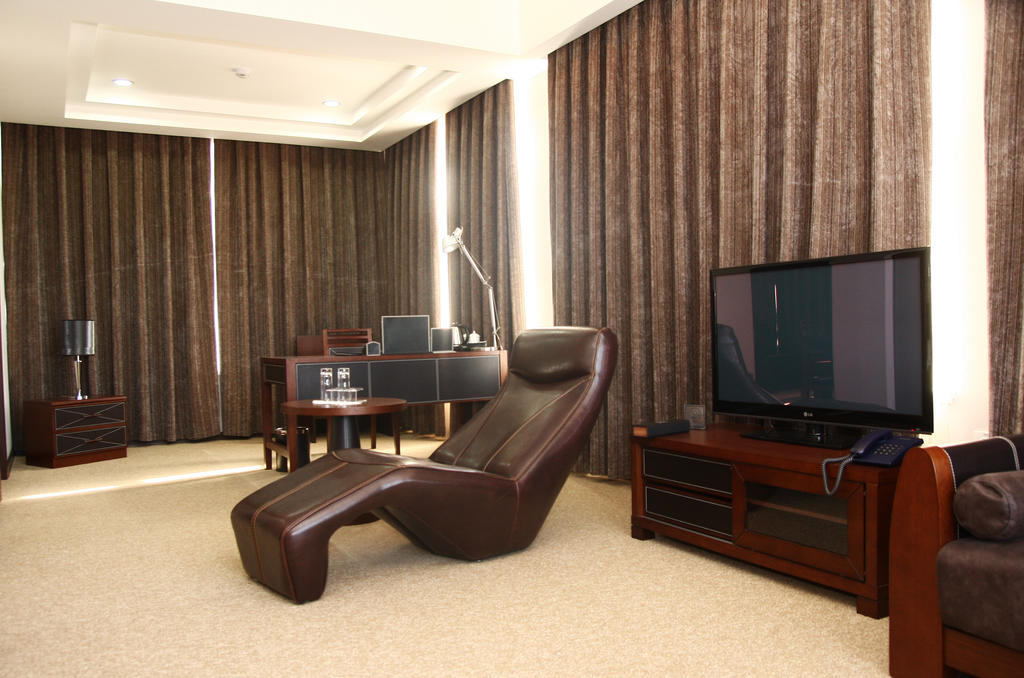 Grand M Hotel Navoi Habitación foto