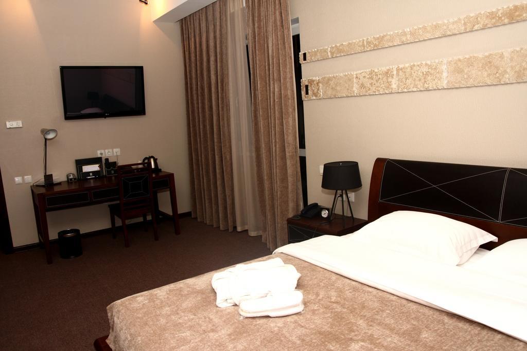 Grand M Hotel Navoi Habitación foto