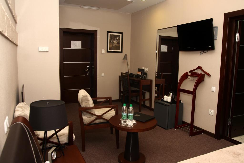 Grand M Hotel Navoi Habitación foto