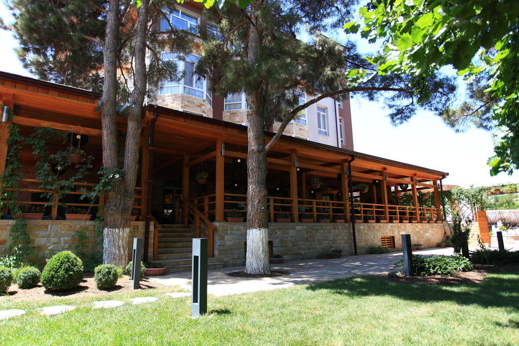 Grand M Hotel Navoi Exterior foto