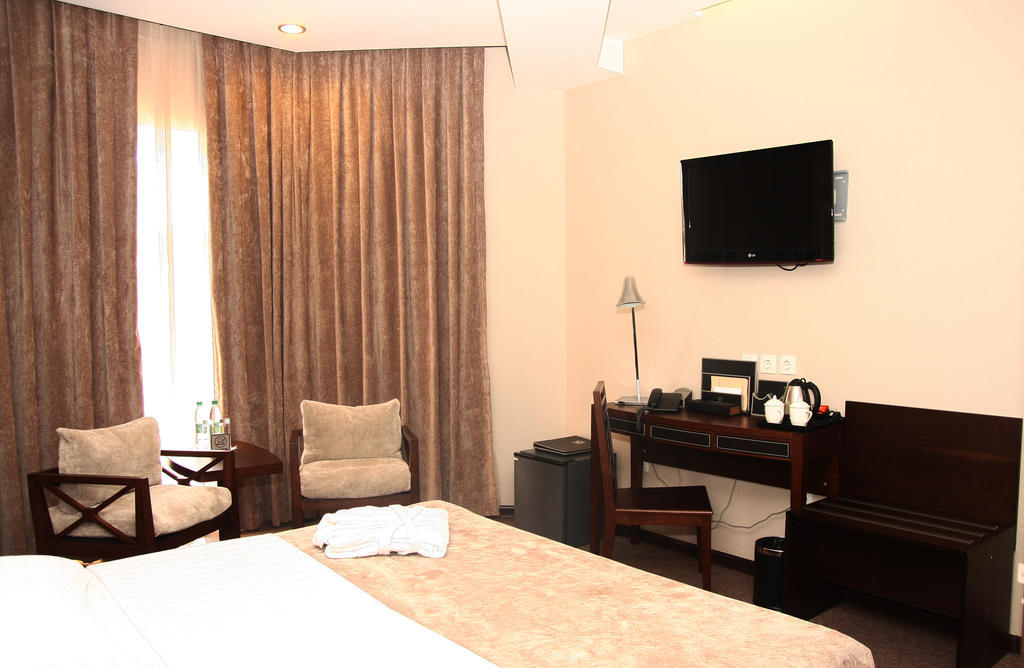 Grand M Hotel Navoi Habitación foto