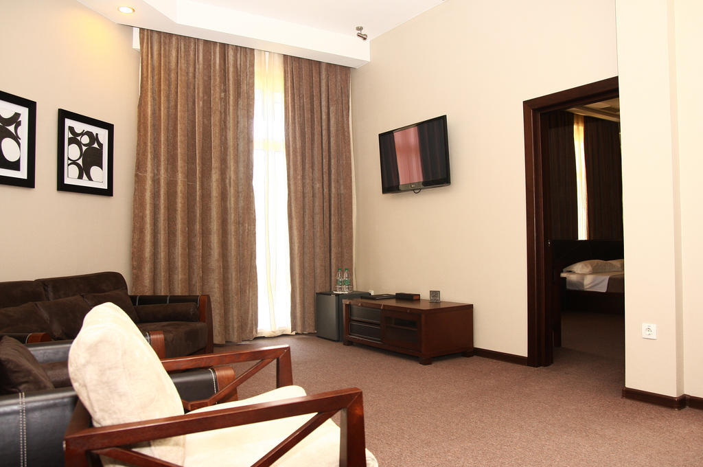 Grand M Hotel Navoi Habitación foto