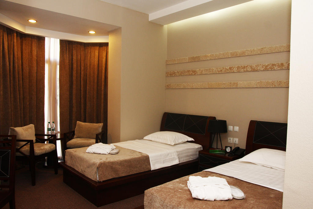 Grand M Hotel Navoi Habitación foto
