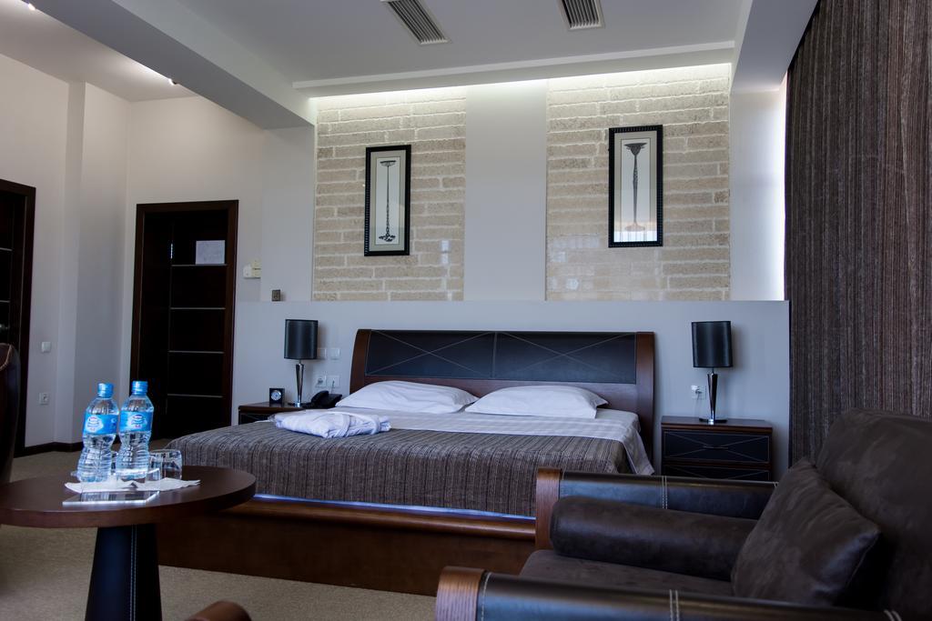Grand M Hotel Navoi Exterior foto